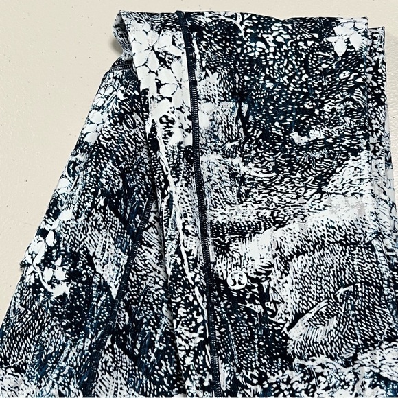 Lululemon Speed Up Tight *Full-On Luxtreme 28" Wildwood Multi - Picture 5 of 10